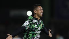 El&iacute;as Hern&aacute;ndez festeja su gol con Le&oacute;n