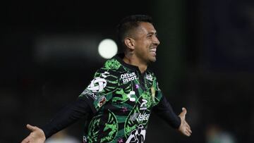 El&iacute;as Hern&aacute;ndez festeja su gol con Le&oacute;n