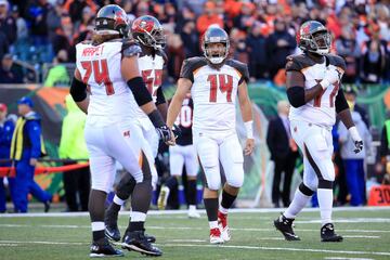 Vive una fiesta con sus dos quarterbacks inestables: Jameis Winston y Ryan Fitzpatrick.