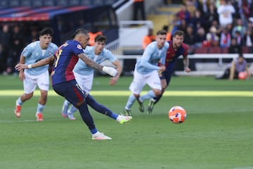El líder de la Liga remonta el partido. Del 1-3 al 4-3. No falló Raphinha, que sigue de dulce con un doblete. Zurdazo del brasileño, superando la estirada de un Guaita que le adivinó las intenciones.