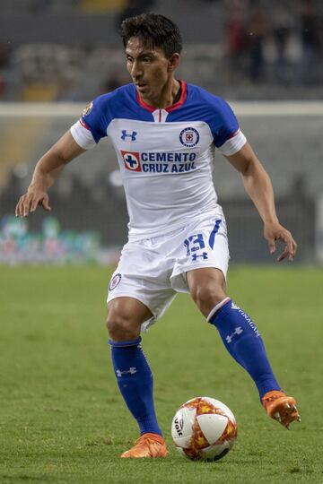 'El Ángel del Gol' fue de más a menos con la Máquina Celeste. Llegó en diciembre de 2016 al cuadro cementero. Disputó 64 partidos con Cruz Azul, metió 10 goles y 10 asistencias.
