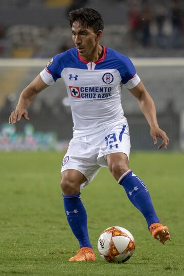 'El Ángel del Gol' fue de más a menos con la Máquina Celeste. Llegó en diciembre de 2016 al cuadro cementero. Disputó 64 partidos con Cruz Azul, metió 10 goles y 10 asistencias. 