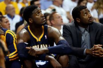 Roy Hibbert en el banquillo.