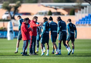Abarrotado entrenamiento festivo del Leganés ante 1.000 pepineros