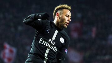 SUKI03. BELGRADO (SERBIA), 11/12/2018.- Neymar Jr. de PSG celebra tras anotar un gol durante un partido del grupo C de la Liga de Campeones de la UEFA entre el Estrella Roja de Belgrado y el Paris Saint-Germain, hoy en Belgrado (Serbia). EFE/ Srdjan Suki