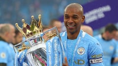 Fernandinho signs one-year contract extension with Manchester City