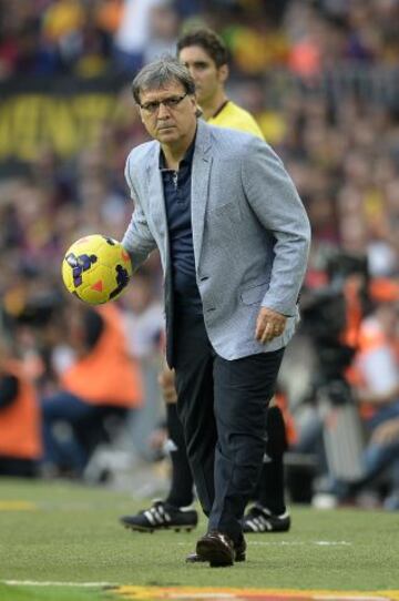 Tata Martino durante el partido de Liga correspondiente a la décima jornada de liga entre el Barcelona y el Real Madrid en el Camp Nou.