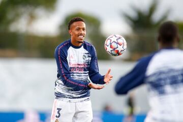 Edes Militao of Real Madrid warms up during the UEFA Champions League football match played between Real Madrid and Shakhtar Donetsk at Alfredo Di Stefano stadium on October 21, 2020 in Madrid, Spain.  AFP7  21/10/2020 ONLY FOR USE IN SPAIN