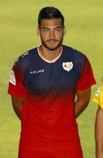 Paulo Gazzaniga muestra la equipación de portero.