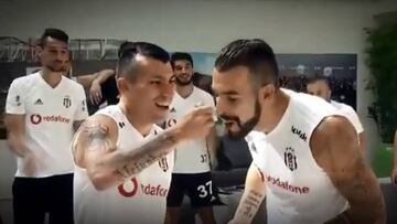 Medel lideró el festejo de Negredo por su cumpleaños