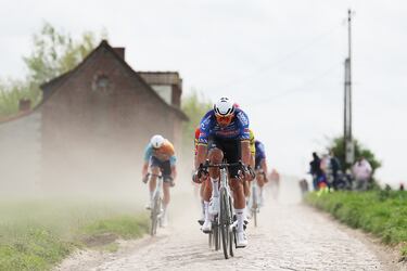 Mathieu van der Poel durante la 123.ª edición de la París-Roubaix.