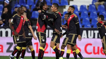 Álex Alegría celebra su gol al Leganés con Abdoulaye.