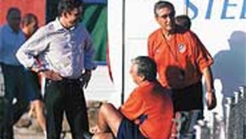 <B>ENCUENTRO TÉCNICO</B>. Toni Muñoz se acercó ayer a Los Ángeles de San Rafael para seguir de cerca a la plantilla y estudiar con Gregorio Manzano los planes inminentes.