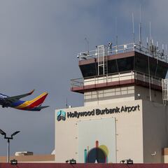 De retrasos a cierres de torres de control: los problemas en los aeropuertos que está provocando el cierre de Gobierno en EEUU