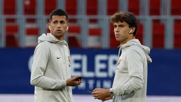 João Félix y Joao Cancelo, en Pamplona.