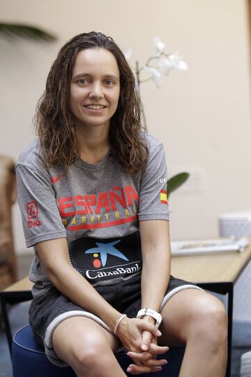 Es la delegada de la Selección femenina de baloncesto. Trabaja en la FEB desde 2011 y en octubre, tras el Mundial, se marchará al Arsenal. Emery la ha fichado como analista de datos.