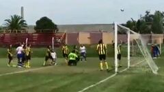 ¡Clásico femenino en Uruguay tuvo cuatro palos en una jugada!