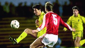 1987:  Ian Rush of Wales in action during the European Championship qualifying match against Czechoslovakia played in Prague, Czechoslovakia.  Czechoslovakia won the match 2-0.  Mandatory Credit: Russell  Cheyne/Allsport