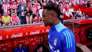 08.09.2024 PARTIDO 2º DIVISION
ESTADIO EL MOLINON SPORTING-REAL OVIEDO HASSAN RECIBIENDO INSULTOS DE LA AFICION SPORTINGUISTA A SU SALIDA AL BANQUILLO ANTES DEL PARTIDO EN EL PASADO PARTIDO