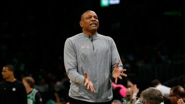 Empiezan las consecuencias: tras la eliminación ante los Celtics, los Sixers han decidido prescindir de los servicios de Doc Rivers, uno de los señalados tras la debacle.