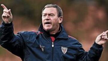 <b>MITO VIVIENTE. </b>Casi al mismo nivel que detenta Cruyff en Can Barca. Un mito viviente que esté o no, siempre es referencia en Bilbao. El de hoy será el XXX partido que dirija ante su Athletic del alma.