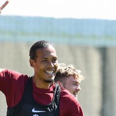 Jürgen Klopp updates Liverpool fans after Van Dijk scare