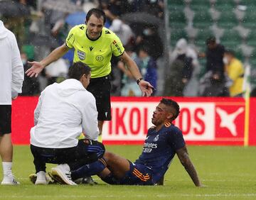El jugador del Real Madrid ha sufrido una aparatosa caída durante el partido de liga ante el Elche, que le ha supuesto una rotura en la nariz que le hará pasar por el quirófano.