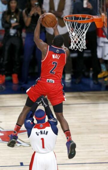 John Wall vuela por encima de G-Man.