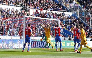 Barça beat a stubborn Levante to open up three-point gap