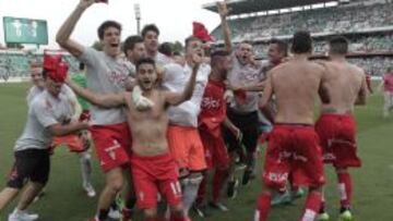 CELEBRACIÓN. Así vivieron el ascenso los jugadores del Sporting en el Villamarín en junio.