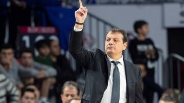 Ergin Ataman, entrenador del Efes, durante el partido contra el Real Madrid.