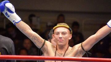 El luchador escocés Jordan Coe celebra una victoria tras un combate. Coe falleció este domingo a los 20 años al intentar perder 3 kilos en un día para una pelea.
