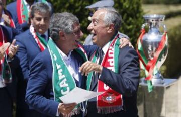 El presidente de Portugal Marcelo Rebelo de Sousa junto al seleccionador Fernando Santos.