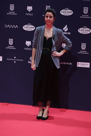 La directora de cine Mar Coll posa en la alfombra roja de los Premios Feroz 2025.