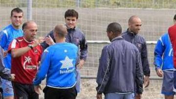 <b>UNIDOS.</b> Pese a las dificultades, los jugadores del Levante permanecen unidos.