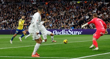 El jugador del Real Madrid, Brahim, marca el 2-1 a Las Palmas tras el pase de Lucas Vázquez. 