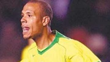 <b>ACUERDO. </b>Luis Fabiano podría vestirse con la camiseta del Barça.