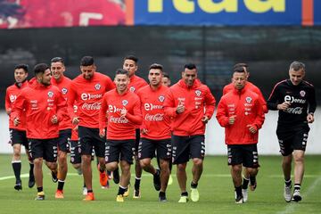Los Bicampeones de América son terceros de su confederación, pero cerrarán su fase en Brasil. De perder, necesitará derrota de Argentina y que no gane Paraguay para mantenerse dentro del mundial, o derrota de la Albirroja para mantener el repechaje. De lo contrario, quedará fuera.