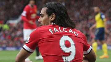 Smalling cuenta por qué Falcao no rindió en el United