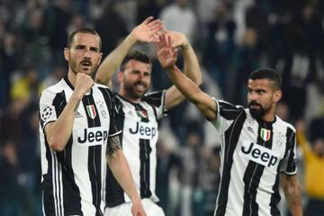 Juventus' defenders Leonardo Bonucci and Andrea Barzagli and Juventus midfielder Tomas Rincon.