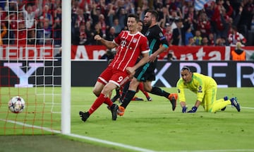 Joshua Kimmich scores and gives the lead to Bayern Munich. (1-0)