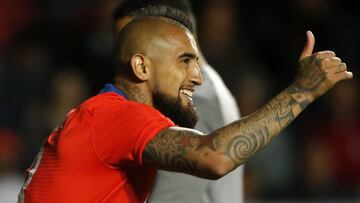 Arturo Vidal gesticula durante el partido amistoso contra Costa Rica.