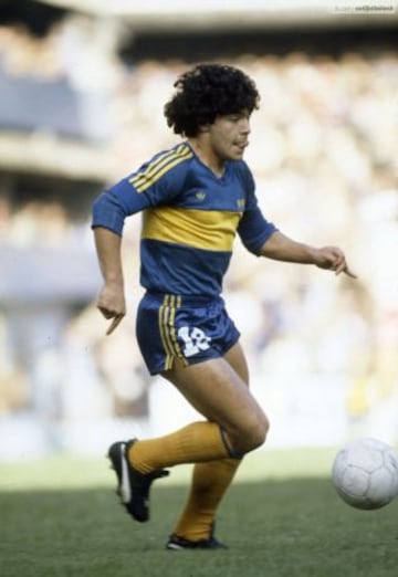 Maradona no ganó el certamen porque nunca lo jugó. Al haber clasificado a Copa Libertadores con Boca Juniors en 1982 , emigra al Barcelona de España.