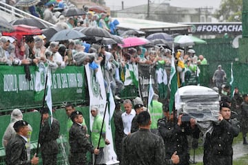 Interior del estadio arena Conda en Chapecó, donde se celebra el homenaje a los jugadores y miembros del equipo técnico del club, fallecidos en el accidente aéreo en Colombia.