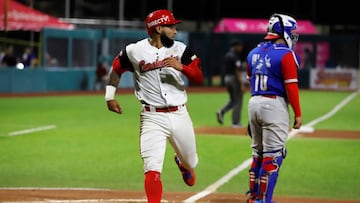 De manera anticlim&aacute;tica Cardenales de Lara doblegaron a Cangrejeros de Santurce, con lo que se mantienen invictos y consiguen acceder a semifinales.