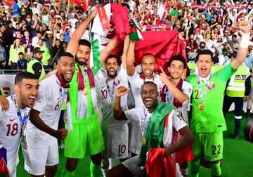 Los jugadores de Qatar celebran la Copa de Asia. 