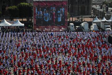 La plancha del Zócalo de Ciudad de México acogió una clase masiva de boxeo y, por segundo año consecutivo, se batió un récord mundial con más de 30.000 alumnos. El acto contó con la presencia de los campeones Julio César Chávez, Jaime Minguía o Humberto González, así como la del presidente del Consejo Mundial de Boxeo, Mauricio Sulaimán