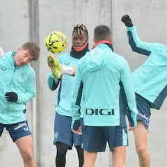 Valverde recupera a Nico, Yuri y Berenguer