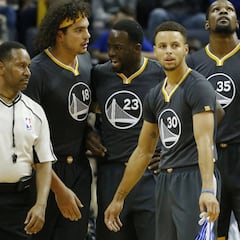 Stephen Curry, problemas fuera del Oracle: 31,5% en triples