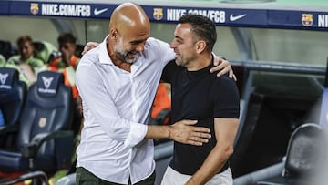 Se hacen pasar por Guardiola y Xavi para entrenar a India